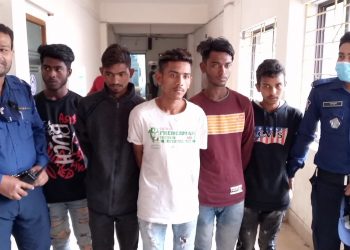 ফতুল্লায় পাঁচ ছিনতাইকারী গ্রেফতার