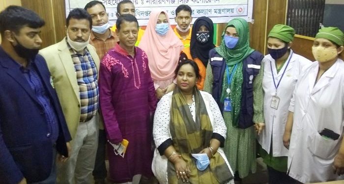 করোনার টিকা নিলেন মেয়র আইভী