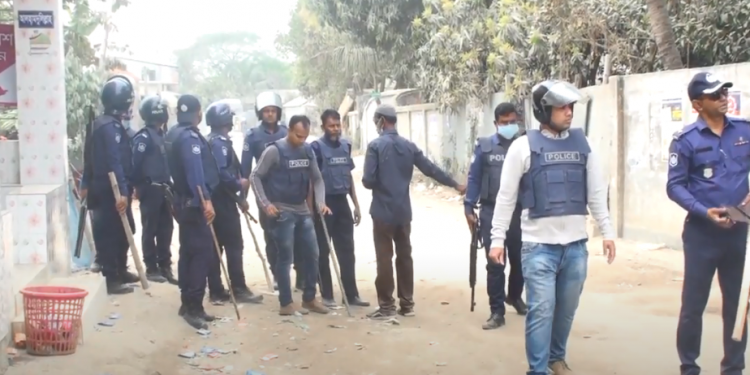 সোনারগায়ে দুই গ্রুপের দফায় দফায় সংঘর্ষে নিহত ১ ও আহত অর্ধশত