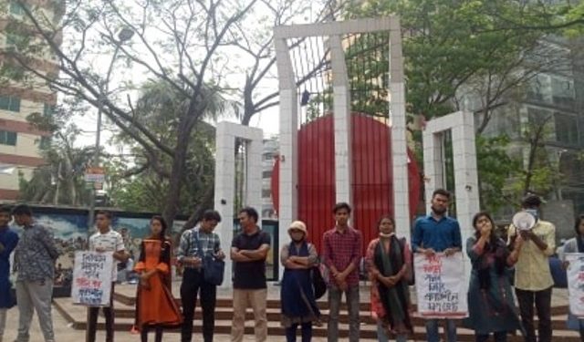 ডিজিটাল নিরাপত্তা আইন বাতিলের দাবিতে প্রগতিশীল ছাত্র জোটের মানববন্ধন