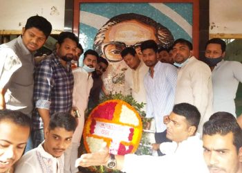 বঙ্গবন্ধুর জন্ম বার্ষিকীতে অয়ন ওসমানের পক্ষে প্রতিকৃতিতে ছাত্রলীগের শ্রদ্ধা