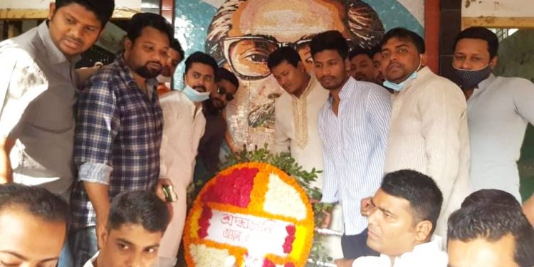 বঙ্গবন্ধুর জন্ম বার্ষিকীতে অয়ন ওসমানের পক্ষে প্রতিকৃতিতে ছাত্রলীগের শ্রদ্ধা