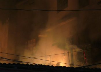 নিতাইগঞ্জে পশু খাদ্যের গোডাউনে আগুন নিয়ন্ত্রনে ফায়ার সার্ভিসের ৫ ইউনিট