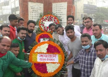 স্বাধীনতা দিবসে বিজয়স্তম্ভে অয়ন ওসমানের পক্ষে ছাত্রলীগের শ্রদ্ধা