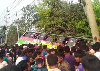 রূপগঞ্জে দুই বাসের মু‌খোমু‌খি সংঘর্ষে নিহত ১ ও আহত ২০