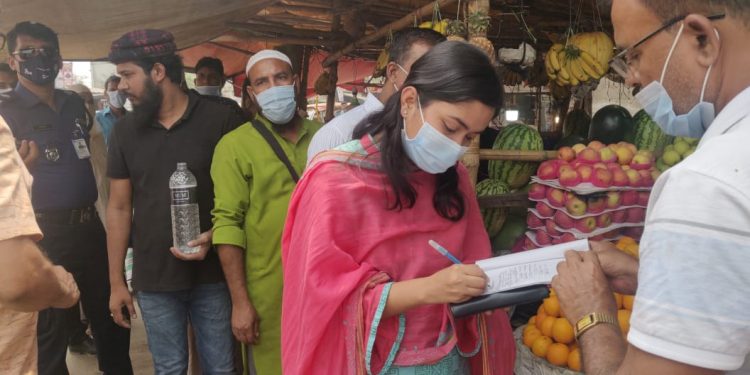 নারায়ণগঞ্জে মাস্ক না পড়ায় ১১০ জনকে জরিমানা