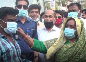 জেলা পুলিশের উদ্যোগে করোনা সচেতনতা ও মাস্ক বিতরণ কর্মসূচীর উদ্বোধন