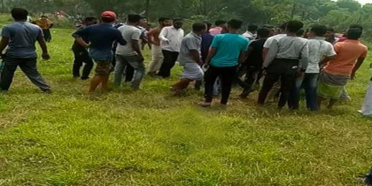 ড্রেজার ব্যবসা নিয়ন্ত্রনকে কেন্দ্র করে বন্দরে ফের উভয় পক্ষের মধ্যে রক্তক্ষয়ী সংঘর্ষের আশংকা