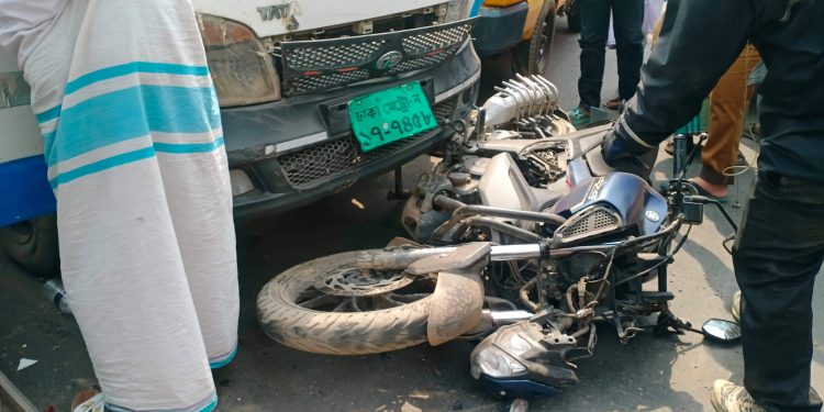 সিদ্ধিরগঞ্জের শিমরাইলে সড়ক দূর্ঘটনায় নিহত ১ ও আহত ১০