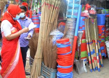 লকডাউন বাস্তবায়নে ও জনসমাগম নিয়ন্ত্রনে মাঠে ম্যাজিষ্ট্রেট মাহমুদা জাহান