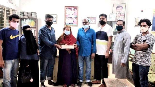 অগ্নিদগ্ধদের চিকিৎসায় টিম খোরশেদ এর আর্থিক অনুদান