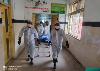 করোনায় মৃত সিভিল সার্জনের গাড়ী চালক ও বিদ্যুৎ কেন্দ্রের কর্মরত সাইফুল্লাহ’র দাফনে টিম খোরশেদ