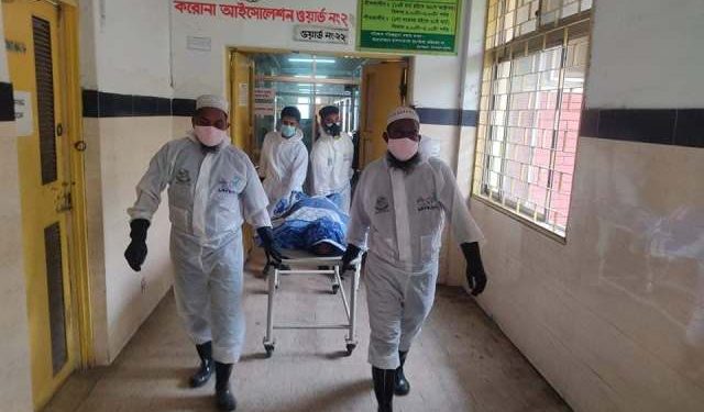 করোনায় মৃত সিভিল সার্জনের গাড়ী চালক ও বিদ্যুৎ কেন্দ্রের কর্মরত সাইফুল্লাহ’র দাফনে টিম খোরশেদ