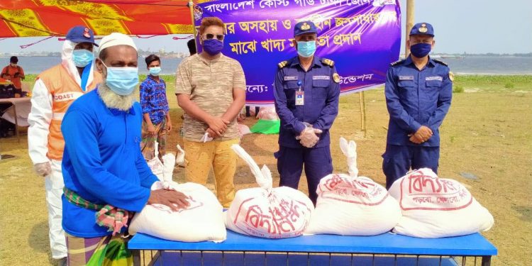 চরাঞ্চলের কর্মহীনদের পাশে পাগলা কোস্টগার্ড