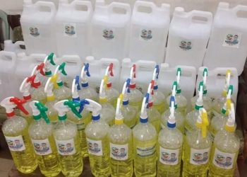 করোনা প্রতিরোধে টিম খোরশেদ এর উদ্যেগে মসজিদ মন্দিরে জীবানুনাশক স্প্রে বিতরণ