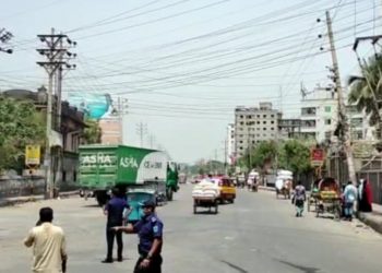 কঠোরতার মধ্যেও নানা অজুহাতে ঘর থেকে বের হচ্ছেন নগরবাসী