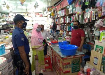 না.গঞ্জে লকডাউন অমান্যকারীদের বিরুদ্ধে মোবাইল কোর্ট পরিচালনা