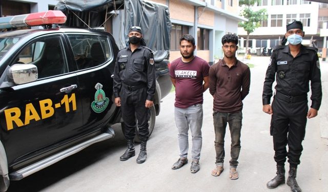 বন্দরে প্রাইভেটকার ভর্তি গাঁজা সহ ২ মাদক ব্যবসায়ী গ্রেফতার