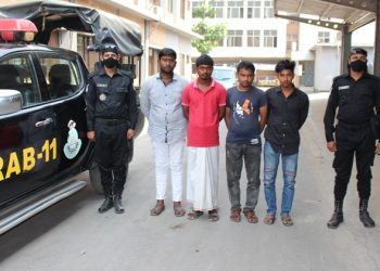 চিটাগাং রোড থেকে ৪ চাঁদাবাজ গ্রেফতার