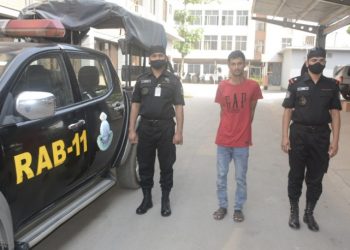 ফতুল্লায় দেশীয় অস্ত্র সহ রাজু গ্রেফতার