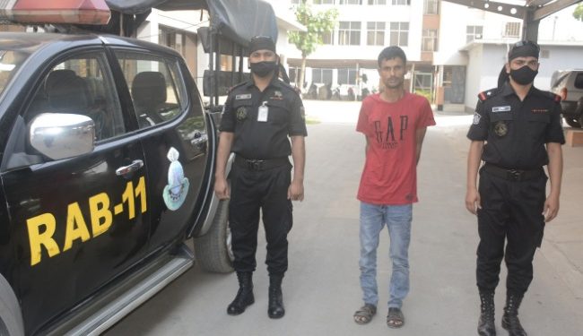 ফতুল্লায় দেশীয় অস্ত্র সহ রাজু গ্রেফতার