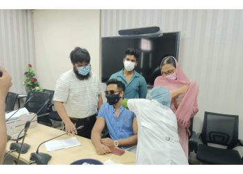 ২য় ধাপের করোনা ভ্যাকসিন গ্রহন করলেন অয়ন ওসমান