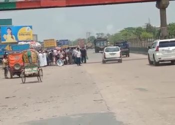 নারায়ণগঞ্জে লকডাউন অমান্য করায় ৮০টি প্রাইভেটকার জব্দ