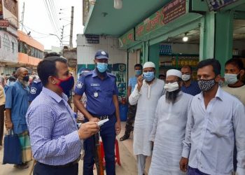 সিদ্ধিরগঞ্জে লকডাউন কার্যকর করতে মোবাইল কোর্ট পরিচালনা