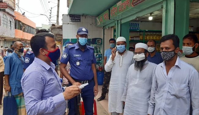 সিদ্ধিরগঞ্জে লকডাউন কার্যকর করতে মোবাইল কোর্ট পরিচালনা