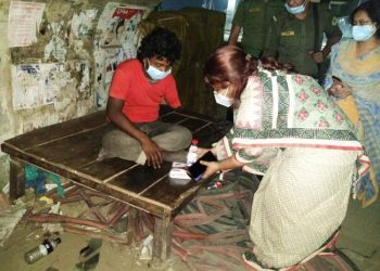 রূপগঞ্জে ভাসমান-ছিন্নমূল মানুষের মাঝে ইউএনও’র সেহরি বিতরণ