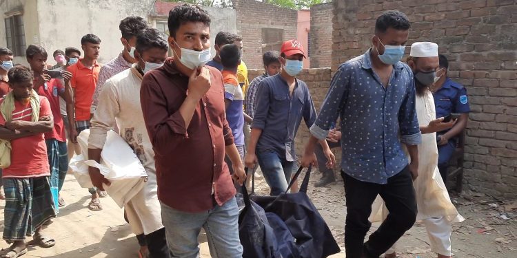 শীতলক্ষ্যা নদীতে লঞ্চ ডুবিতে ৩০ লাশ উদ্ধার