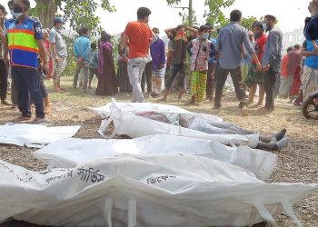 নারায়ণগঞ্জে লঞ্চডুবিতে আরো ৫ লাশ সহ ৩৫ লাশ উদ্ধার