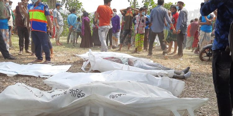 নারায়ণগঞ্জে লঞ্চডুবিতে আরো ৫ লাশ সহ ৩৫ লাশ উদ্ধার