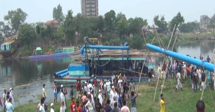 রূপগ‌ঞ্জে নিরীহ‌দের ফস‌লি জ‌মি‌তে জোর পূর্বক বালু ভরা‌টের প্র‌তিবা‌দে বি‌ক্ষোভ মি‌ছিল