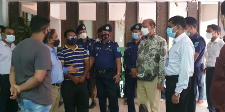 রয়েল রিসোর্ট ঘটনা দ্রুত সময়ে তদন্ত করতে তারা ব্যর্থ হয়েছে- ঢাকা বিভাগীয় কমিশনার