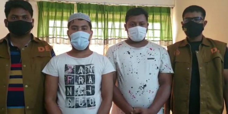 নারায়ণগঞ্জে প্রধানমন্ত্রী ও স্বরাষ্ট্রমন্ত্রীর ছবি বিকৃত করার অভিযােগে গ্রেফতার ২