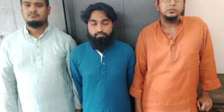 সোনারগায়ে মামুনুল হক ইস্যুতে হেফাজতের ৩ নেতা গ্রেফতার