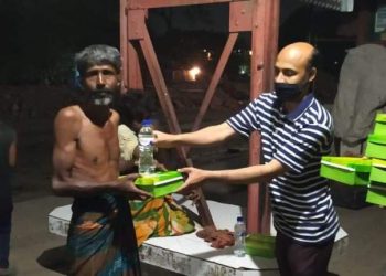 অসহায় দুস্থদের মাঝে জেলা প্রশাসন নারায়ণগঞ্জের সেহেরিতে খাবার বিতরণ