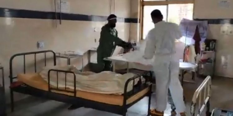 কাউন্সিলর শকুর সহায়তায় করোনা আক্রান্ত বাবলু’র লাশ দাফন