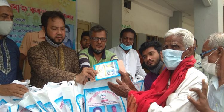 রূপগঞ্জে সাহাজদ্দিন ফাউন্ডেশনের উদ্যোগে দুস্থদের মাঝে ঈদ সামগ্রী ও অর্থ বিতরণ