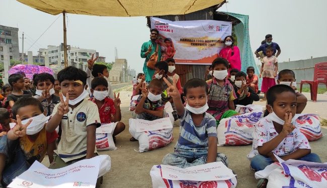 সুবিধা বঞ্চিত শিশুদের মুখে হাঁসি ফোটাল তারা