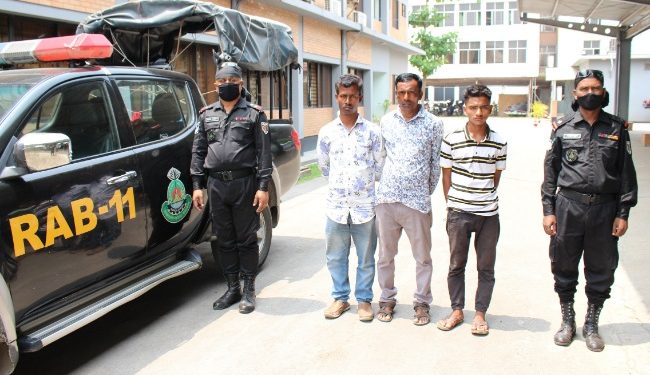 সোনারগায়ে ৩ পরিবহন চাঁদাবাজ গ্রেফতার