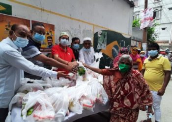 আইয়ুব আলী ফাউন্ডেশনের পক্ষে অসহায়দের মাঝে ঈদ সামগ্রী বিতরণ