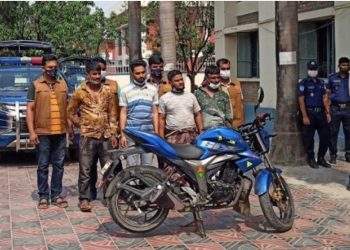 সিদ্ধিরগঞ্জে চার ভূয়া ডিবি পুলিশ গ্রেফতার