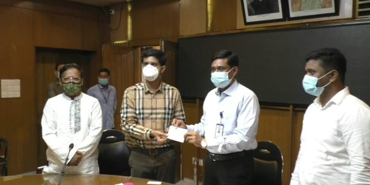 সরকারী দপ্তরগুলোতে করোনায় ৫০ লাখ টাকা অনুদান দিলেন গাজী গ্রুপ