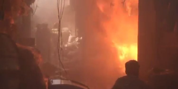 দিগুবাবুর বাজারে আগুন