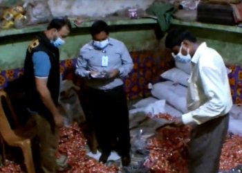 পাগলায় অবৈধ আচার কারখানায় র‌্যাবের অভিযানে জরিমানা