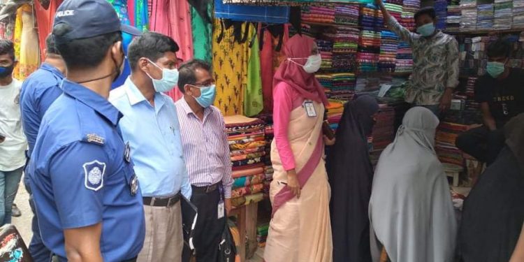 শহরের বিভিন্ন স্থানে ভ্রাম্যমান আদালতের অভিযান