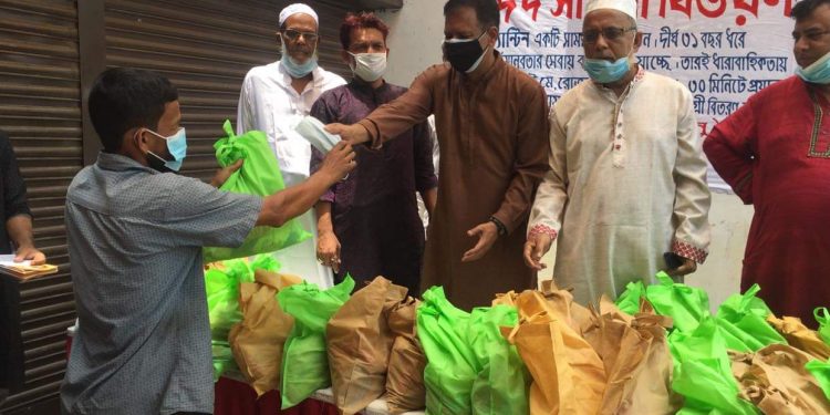 পাগলা চিতাশাল বাজারে সাজনু’র উদ্যোগে ৪’শ পরিবারের মাঝে ঈদ সামগ্রী বিতরণ