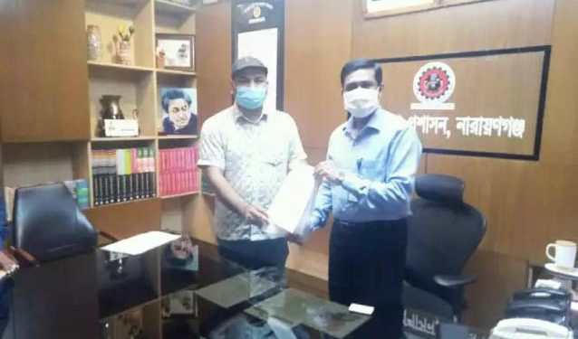 ডিসির কাছে কৃষকদের স্বারক লিপি